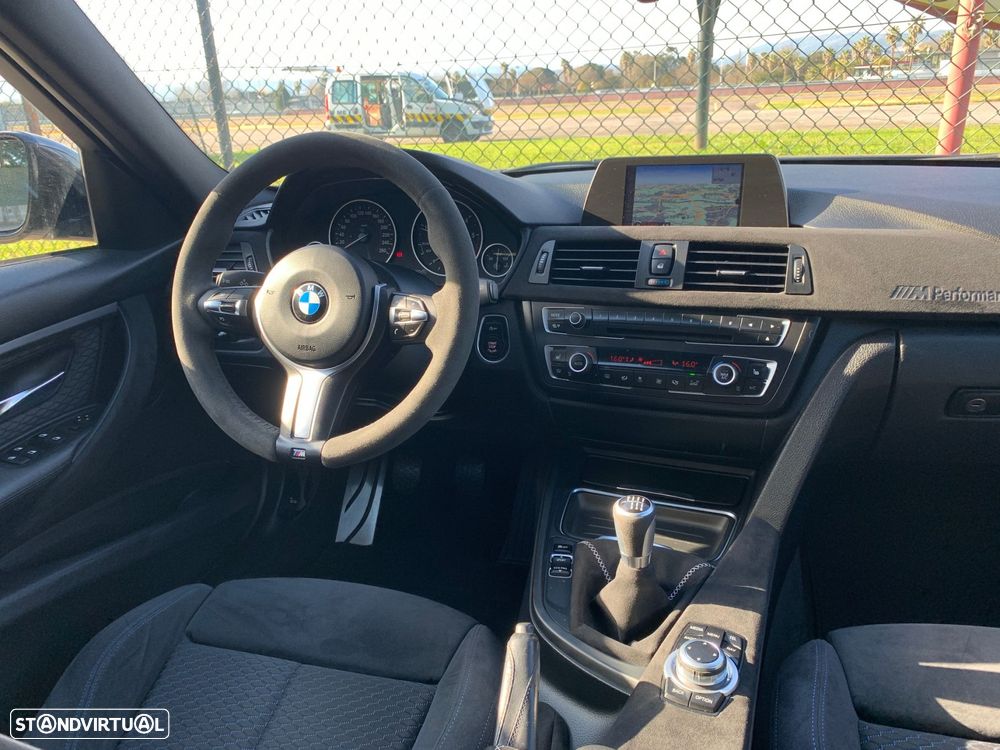 BMW 320 d Pack M - 17