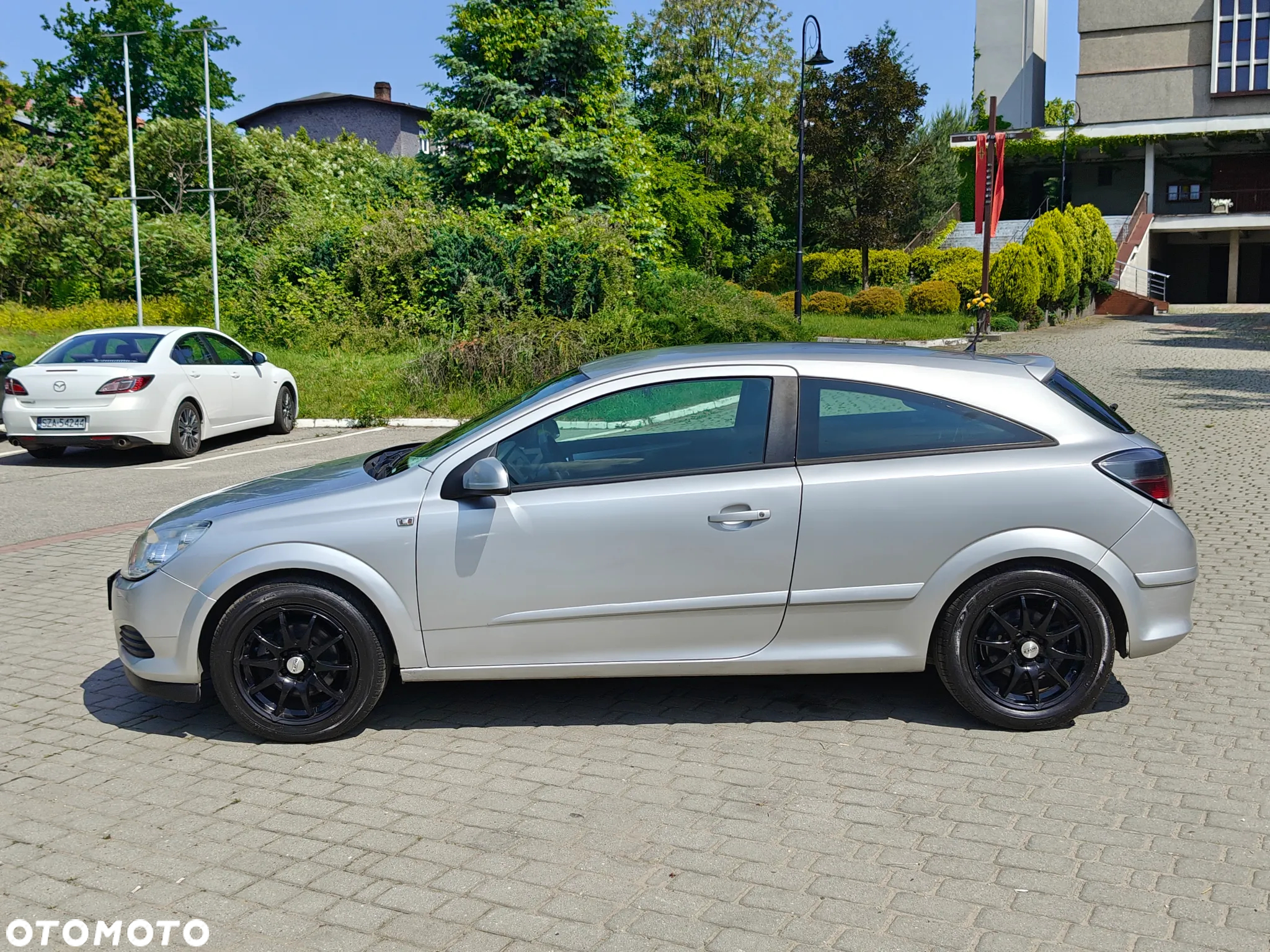 Opel Astra GTC 1.6 Cosmo - 4