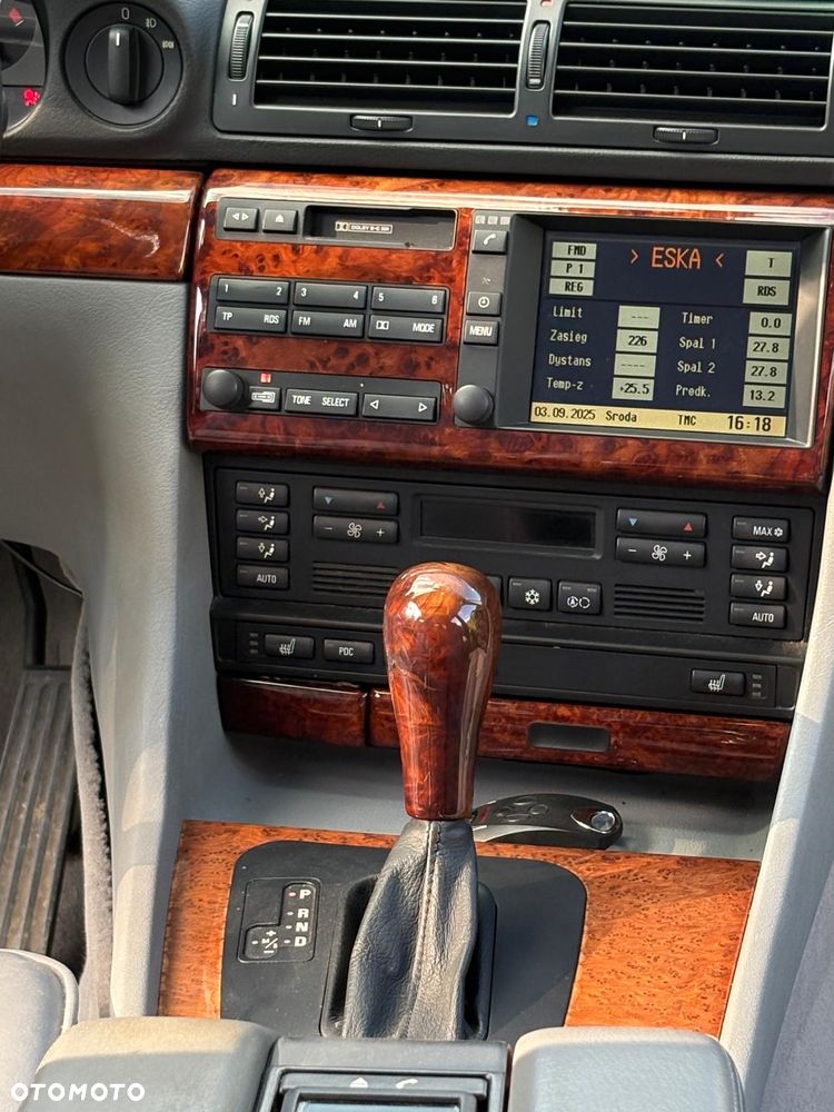 BMW Seria 7 735i L - 11