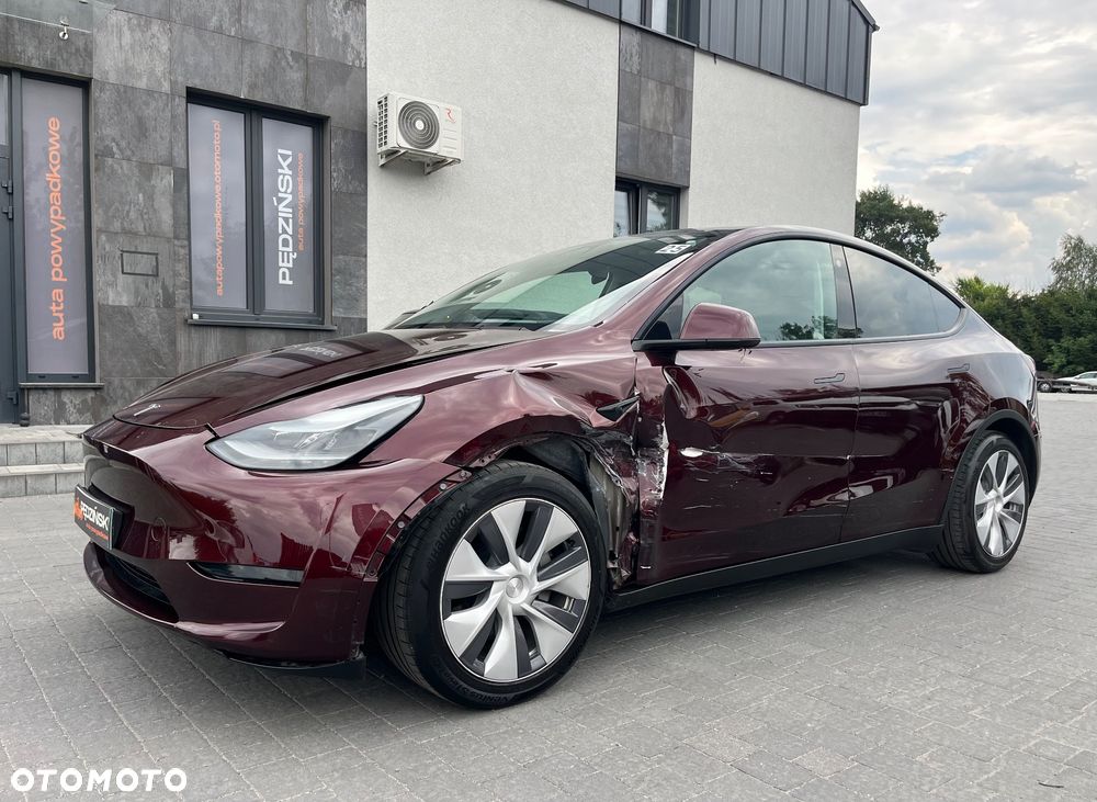 Tesla Model Y - 3