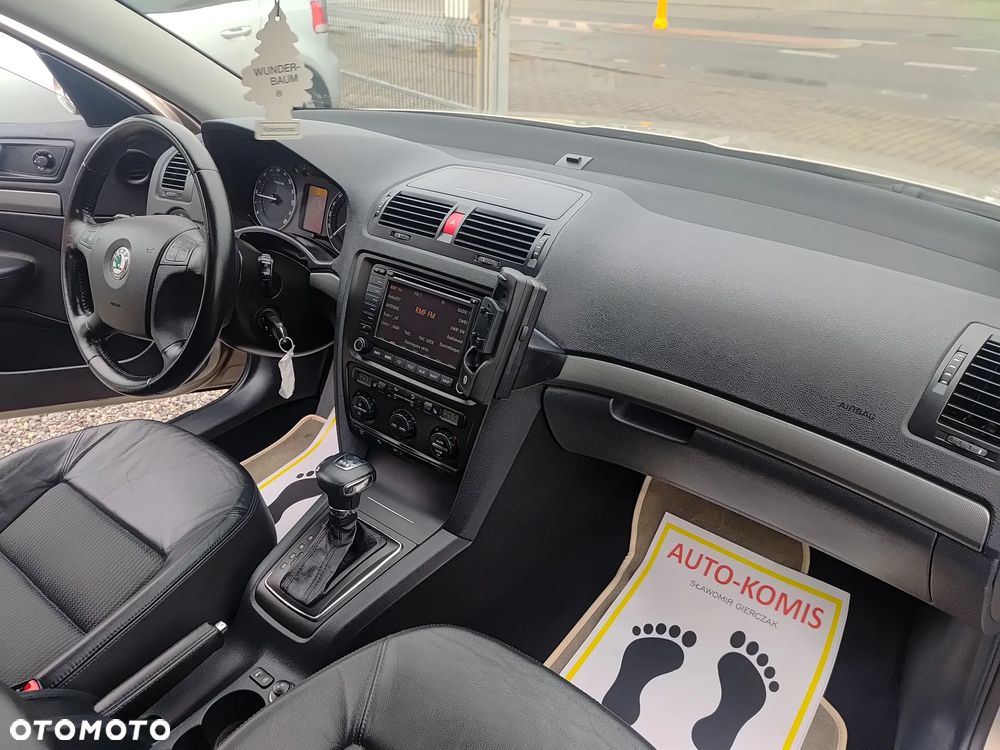 Skoda Octavia 2.0 TDI Ambiente DSG - 25