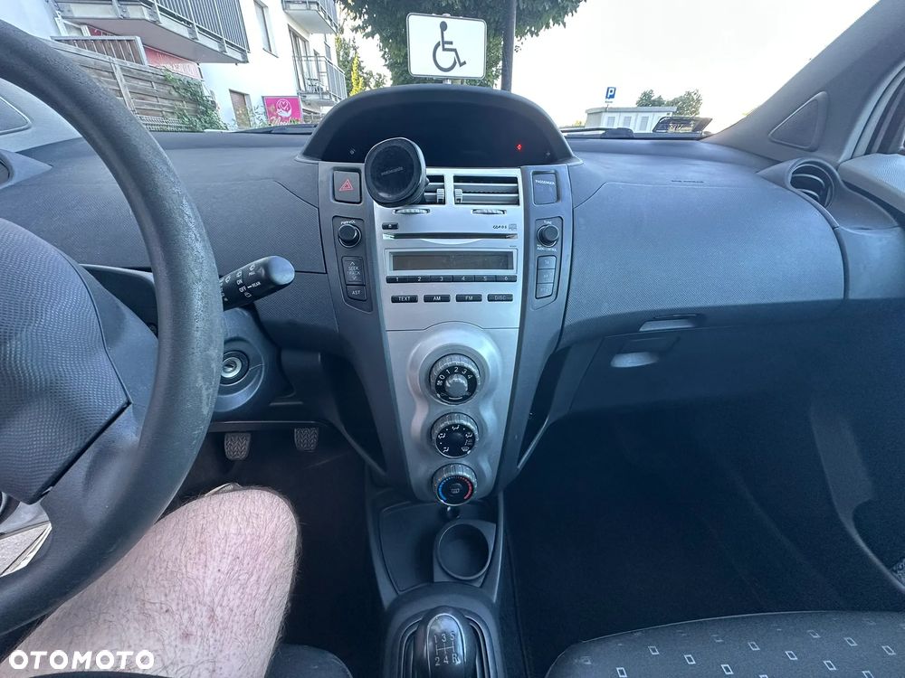 Toyota Yaris 1.0 Terra - 12
