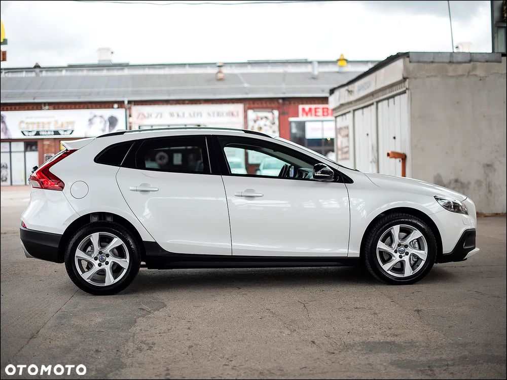 Volvo V40 Cross Country - 10