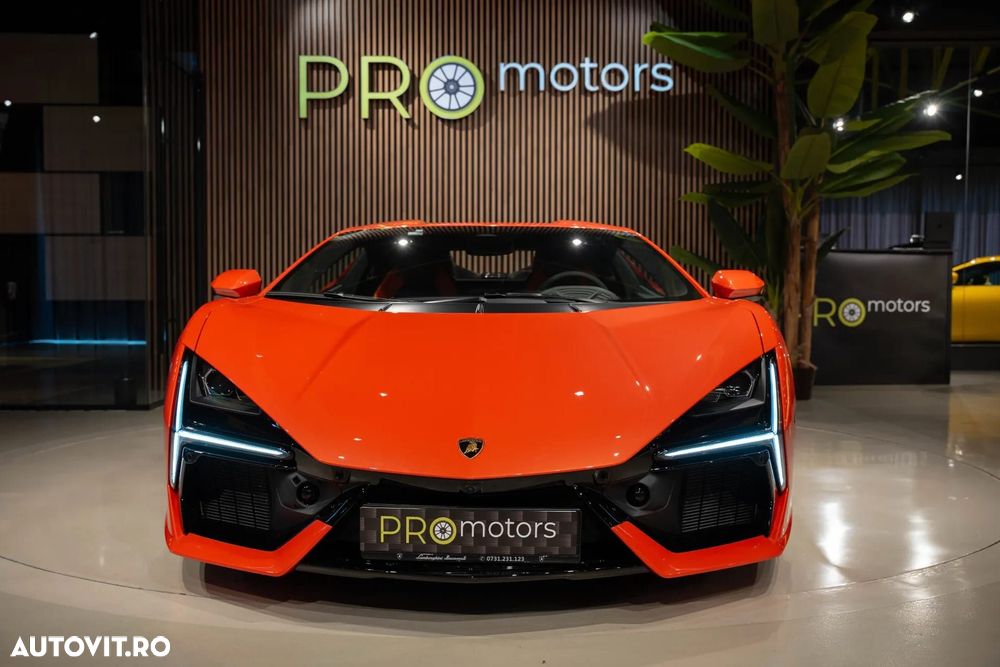 Lamborghini Revuelto - 8