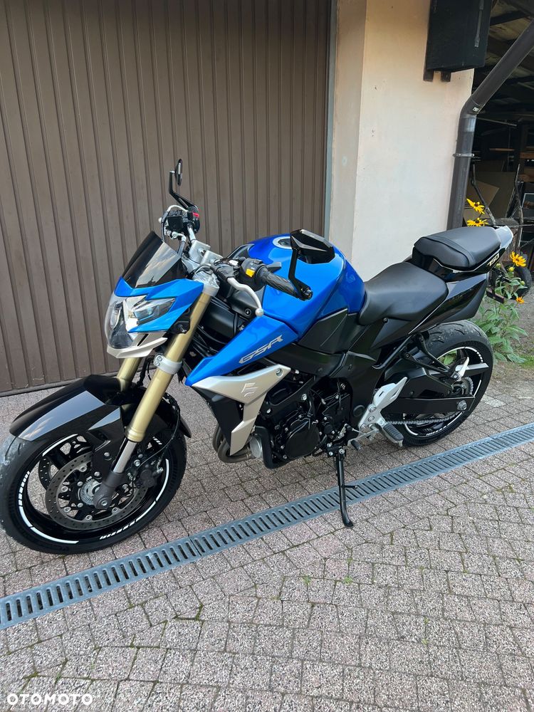 Suzuki GSR - 6