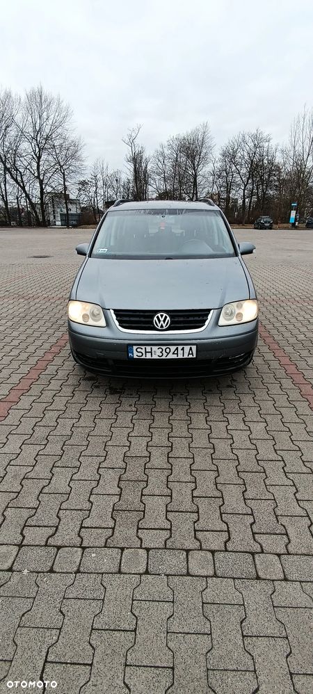 Volkswagen Touran - 10