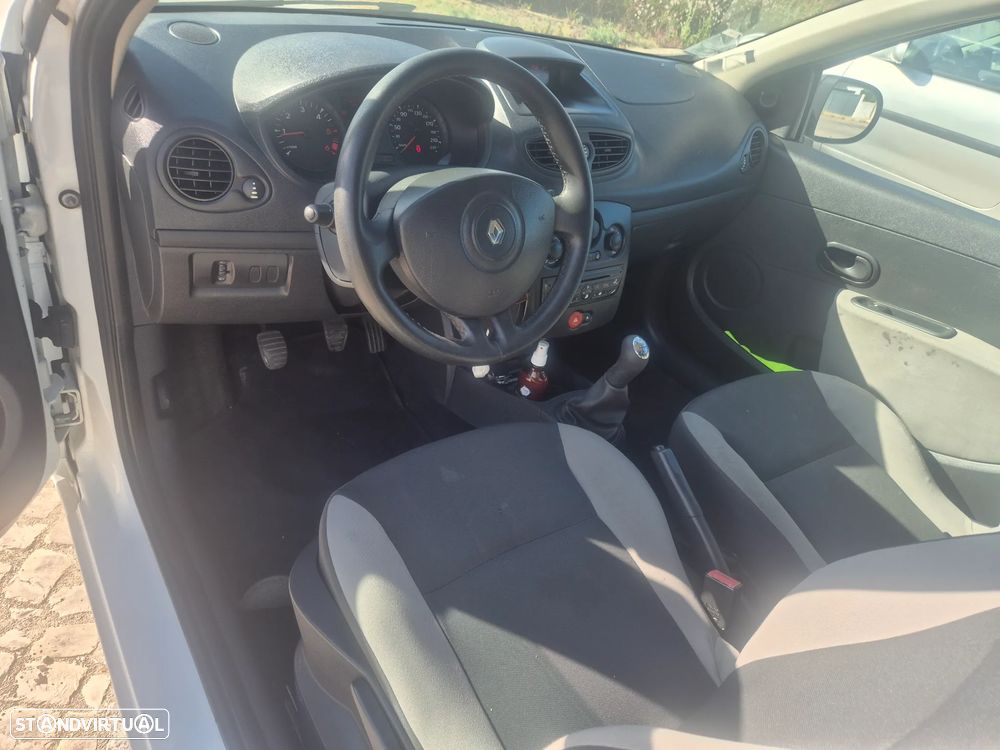 Renault Clio 1.5 DCI - 8