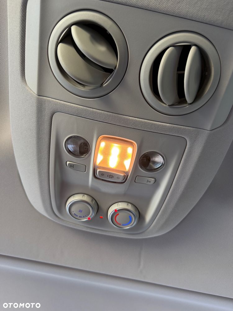 Opel Vivaro - 16