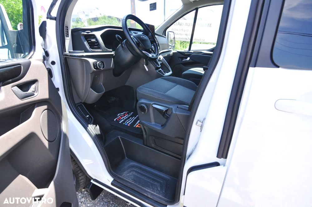 Ford Tourneo Custom Bus 320 2.0 EcoBlue 185 CP L1H1 Titanium Aut. - 10