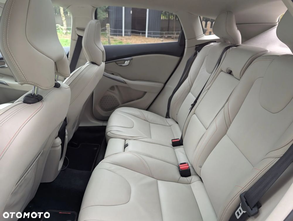 Volvo V40 D4 Drive-E Ocean Race - 13