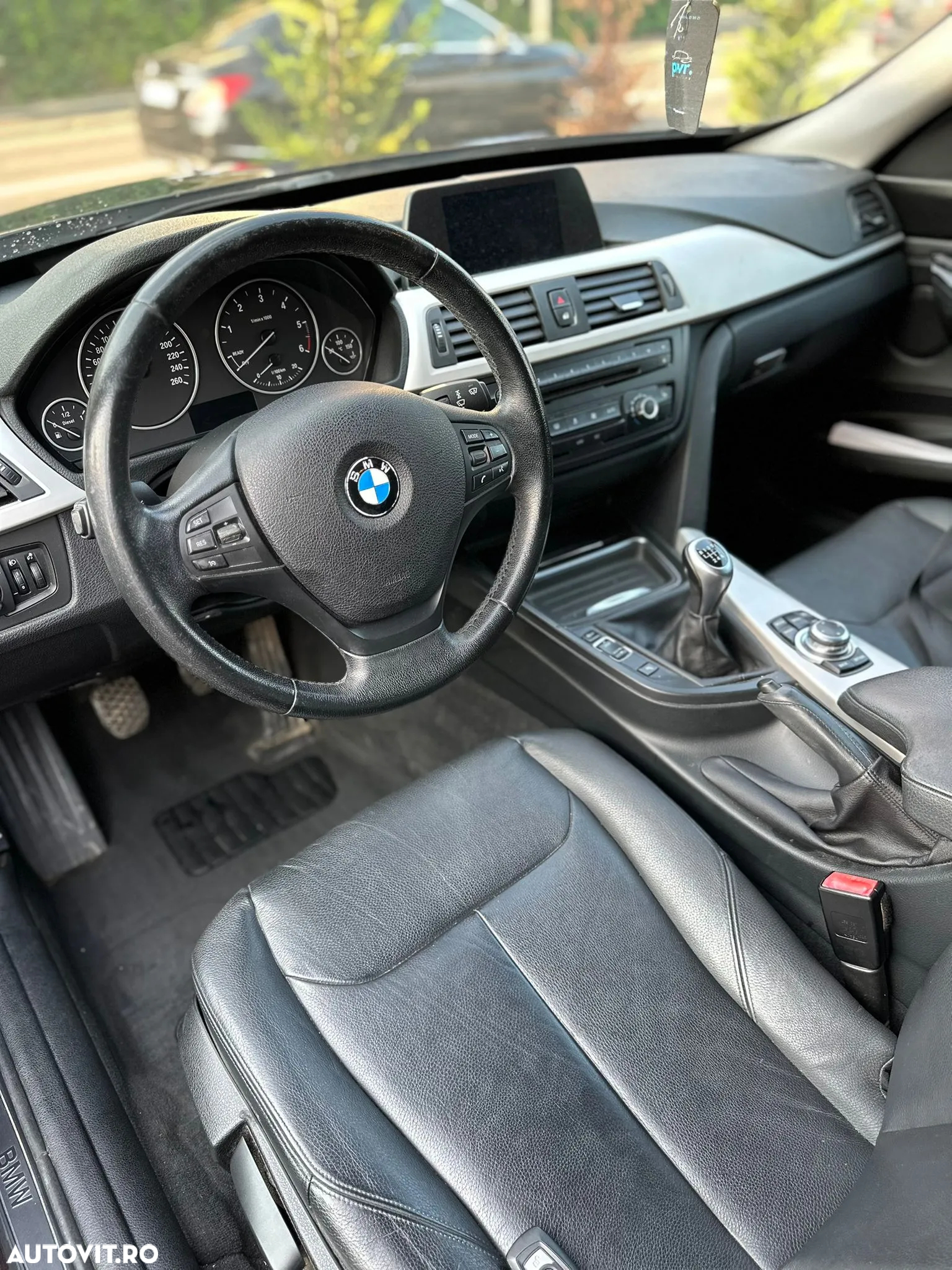 BMW Seria 3 318d - 11