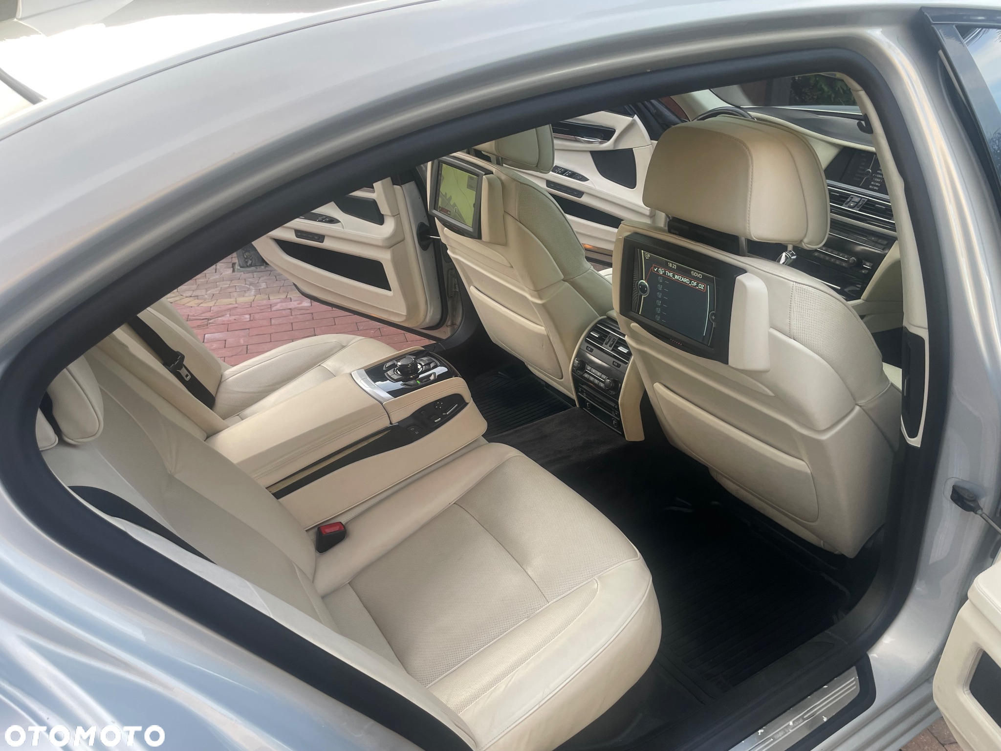 BMW Seria 7 750i L xDrive - 7