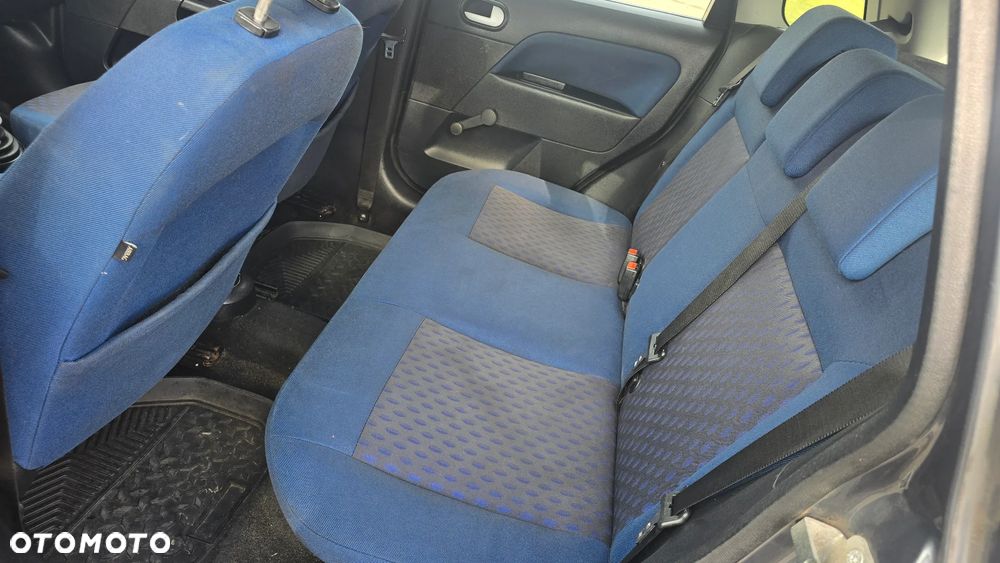 Ford Fiesta - 12