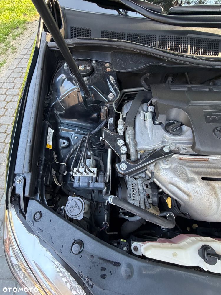 Toyota Camry 2.5 XLE - 17