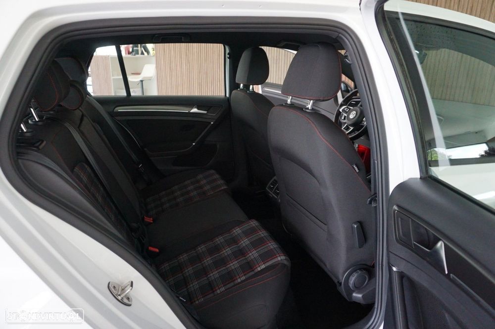 VW Golf 2.0 TSi GTi Performance - 10
