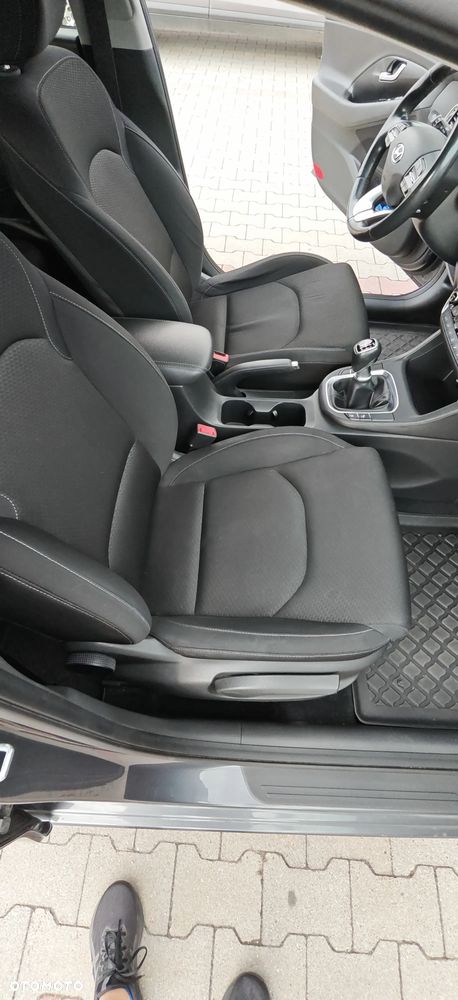 Hyundai i30 1.6 CRDi Premium - 17