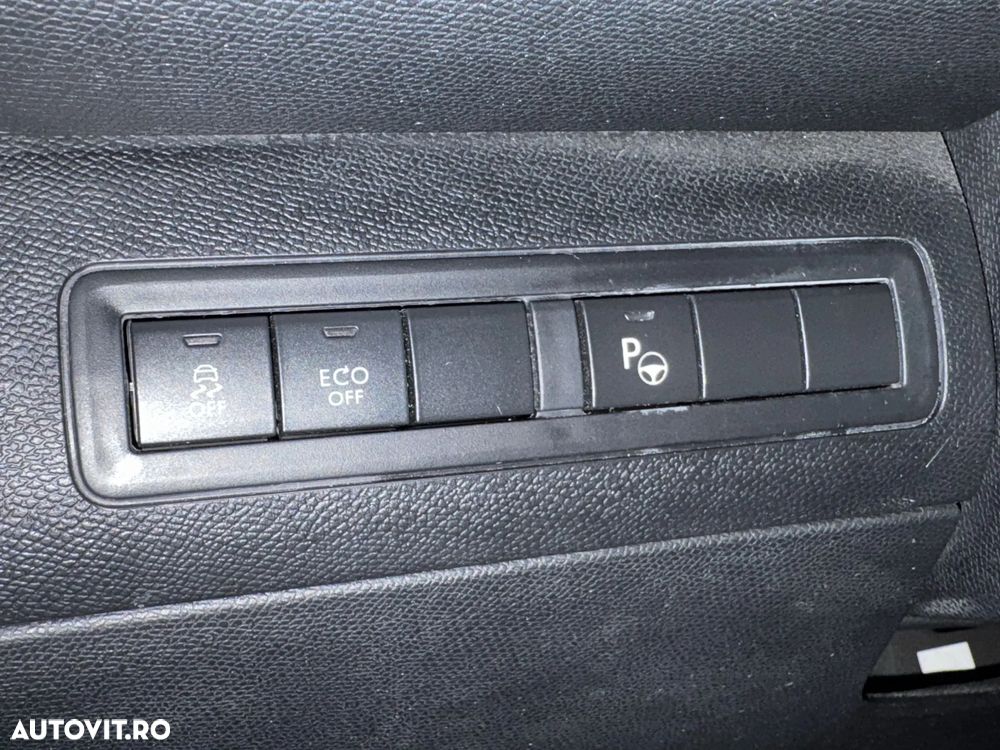 Peugeot 308 1.2 L PureTech Turbo S&S EAT8 Allure - 16