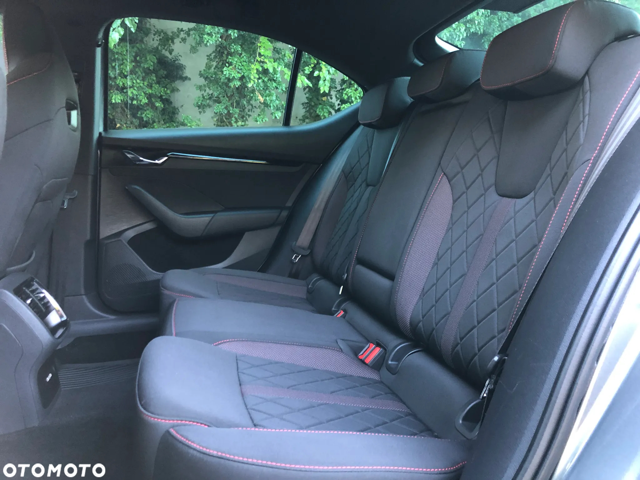 Skoda Octavia 2.0 TDI DSG RS - 11
