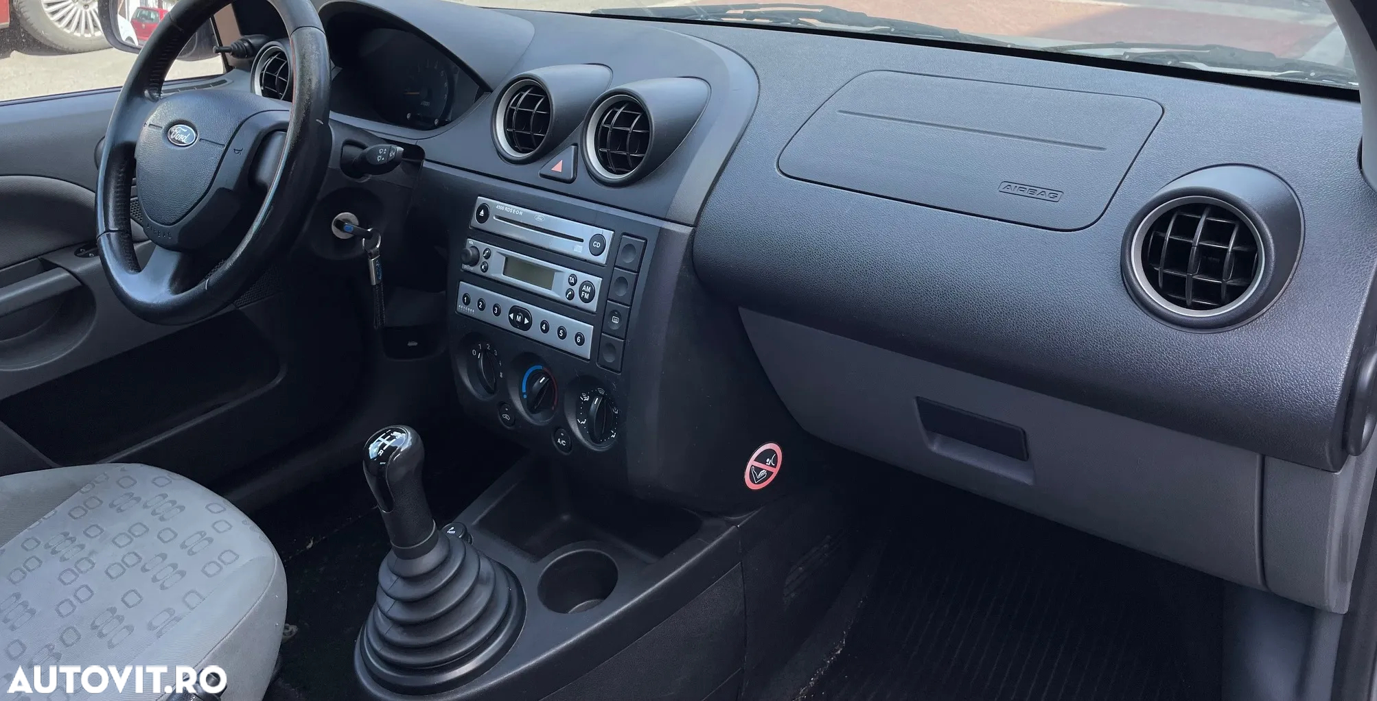 Ford Fiesta 1.3i - 8