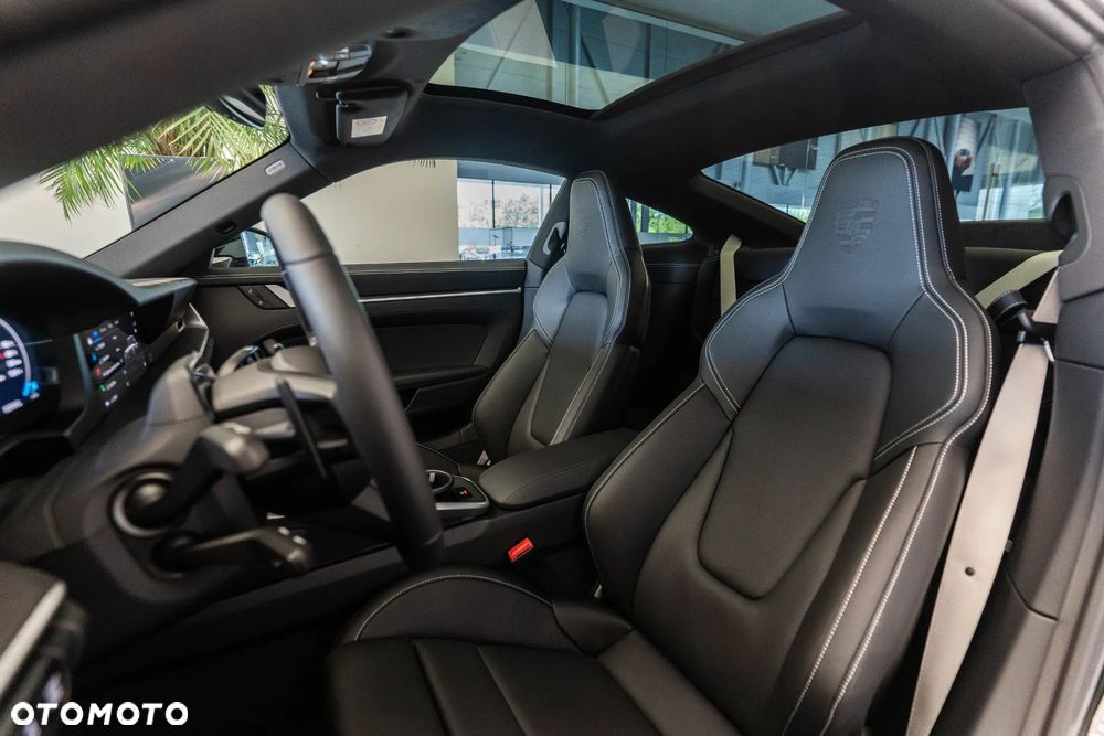 Porsche 911 Carrera 4S - 12