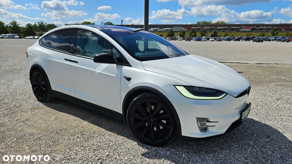 Tesla Model X - 7
