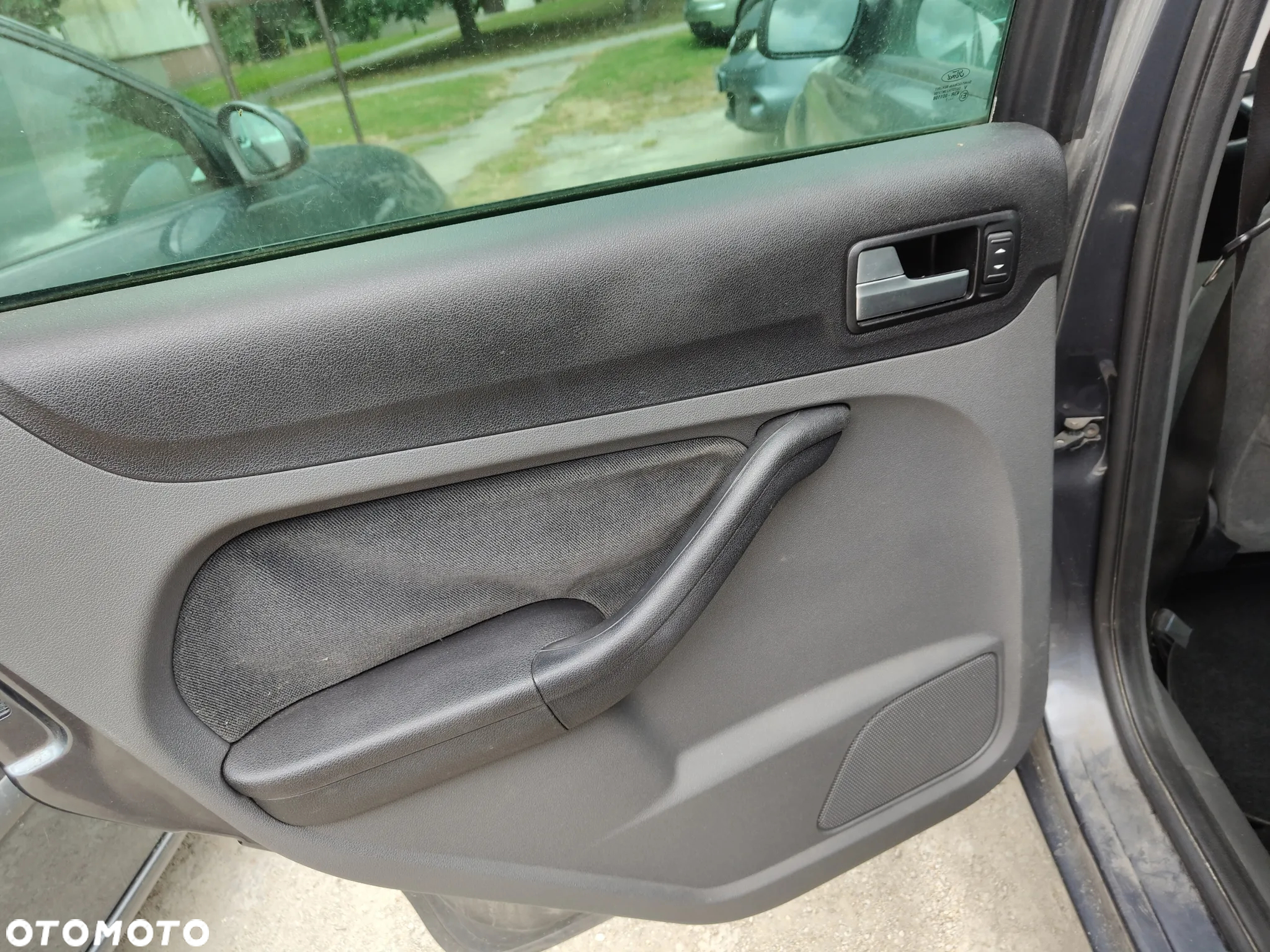 Ford Focus 1.8 Ghia - 13