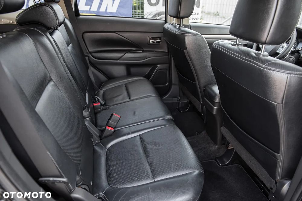 Mitsubishi Outlander - 32