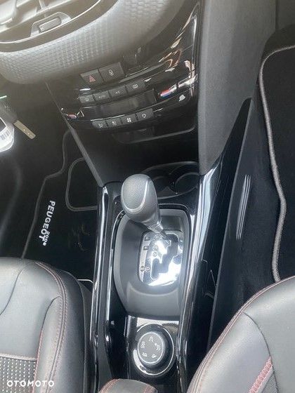 Peugeot 2008 PureTech 110 Stop&Start EAT6 GT-Line Edition - 23