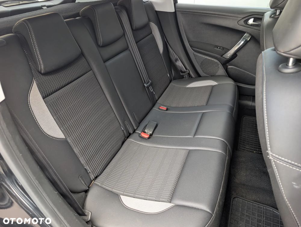 Peugeot 2008 1.2 Pure Tech Allure S&S - 24