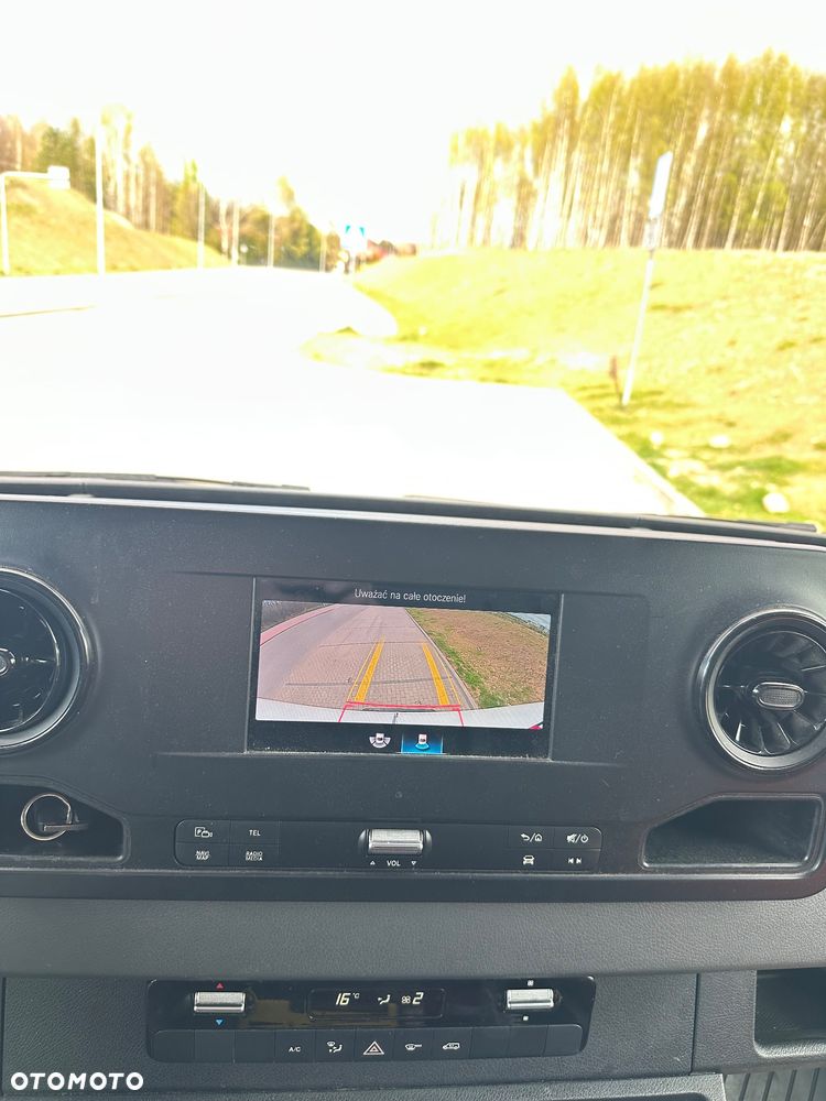 Mercedes-Benz Sprinter - 11