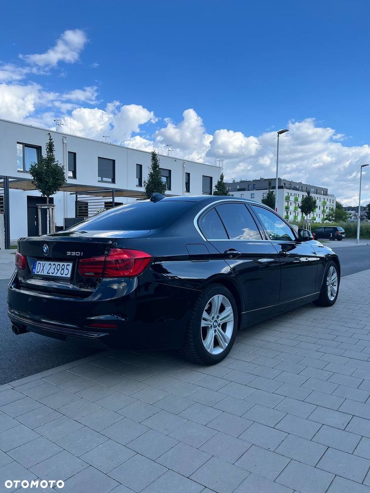 BMW Seria 3 330i Sport Line - 11