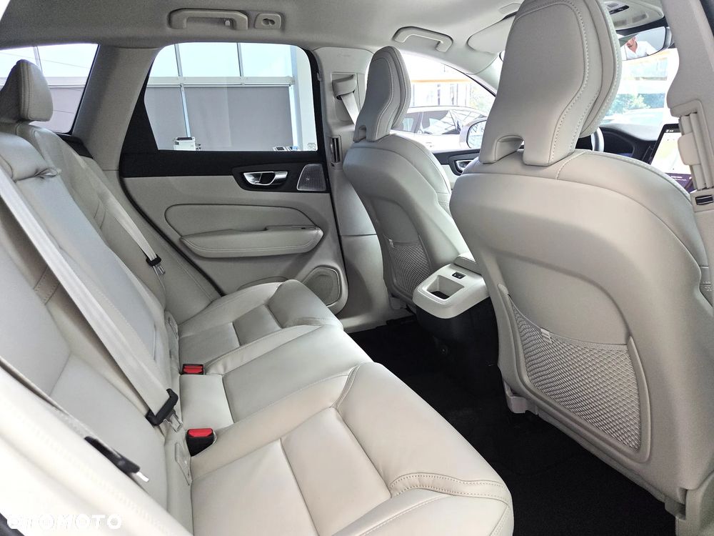 Volvo XC 60 B5 B AWD Plus Bright - 18