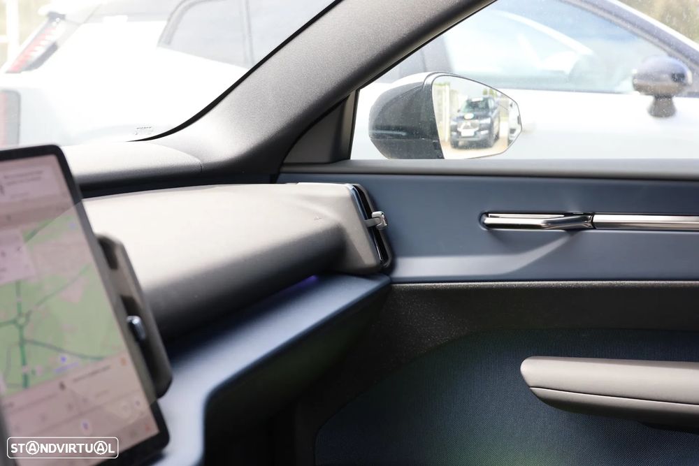 Volvo EX30 Single Motor Extended Range RWD Plus - 12