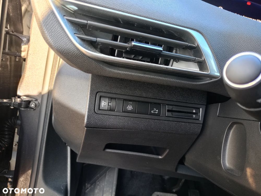 Peugeot 3008 BlueHDi 130 Stop & Start EAT8 Allure - 23