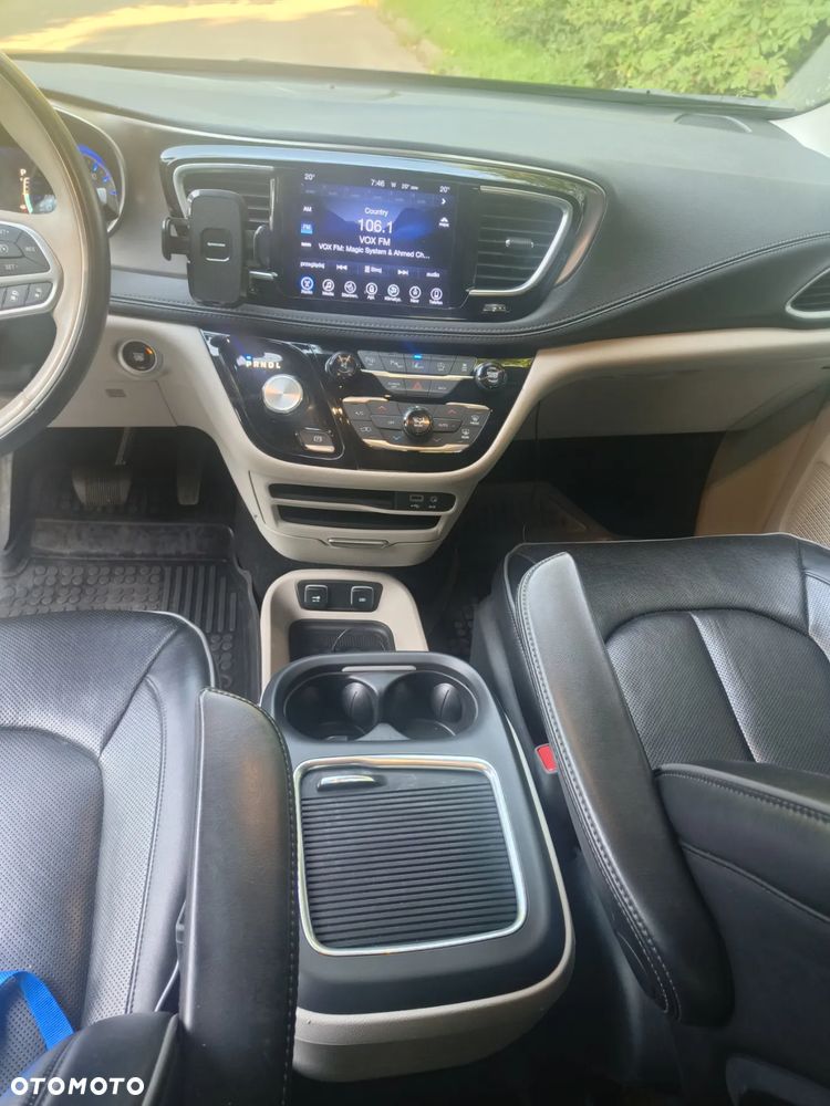 Chrysler Pacifica - 24