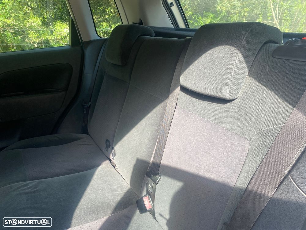 Ford Fiesta 1.25 Ghia - 8