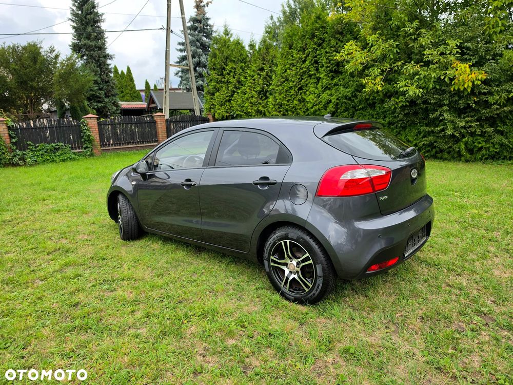 Kia Rio 1.2 Fifa World Cup Edition - 16