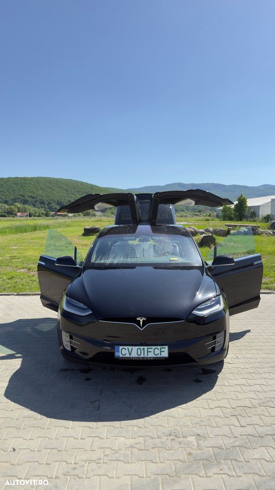 Tesla Model X - 17