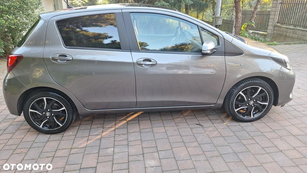Toyota Yaris Hybrid 100 Premium - 4