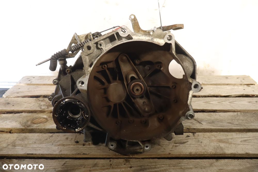 SKRZYNIA BIEGÓW 5 BIEGOWA VOLKSWAGEN GOLF V 1.4 FXQ - 1