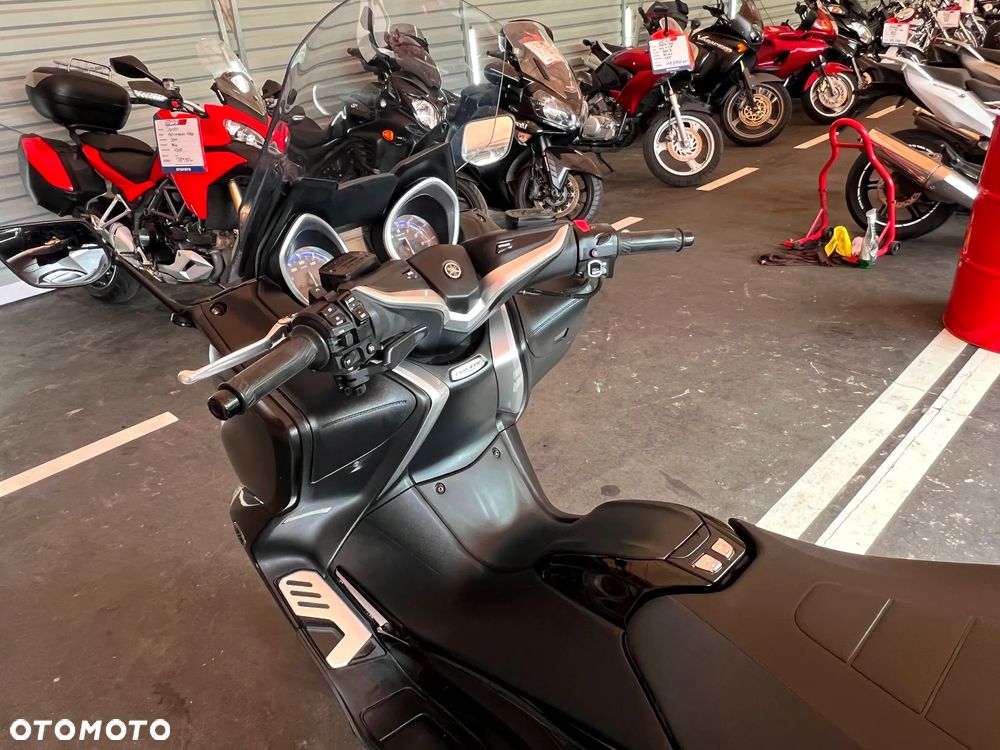 Yamaha Tmax - 12