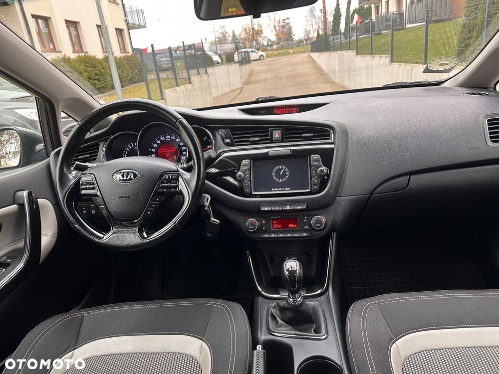 Kia Ceed - 16