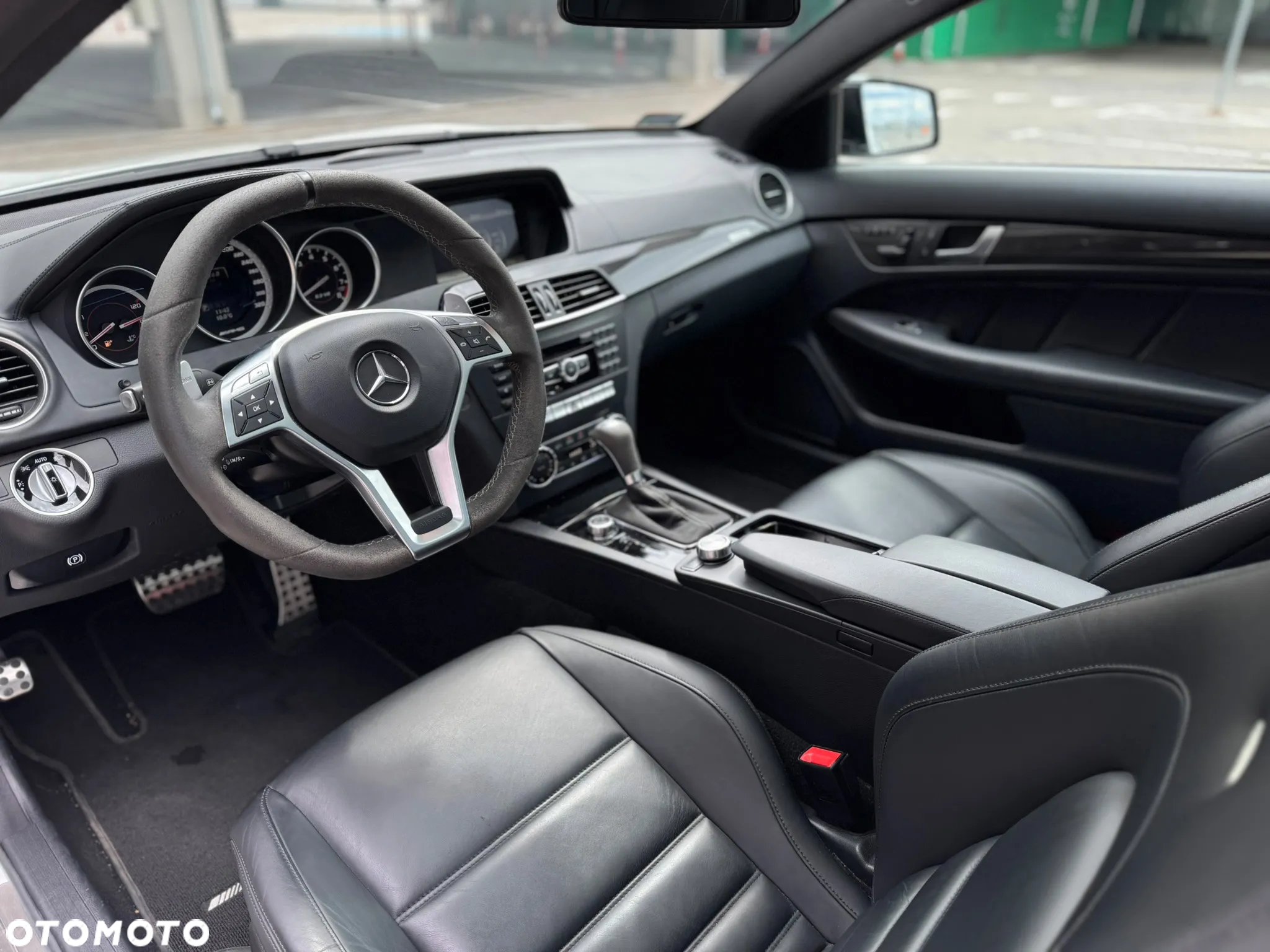Mercedes-Benz Klasa C 63 AMG - 8