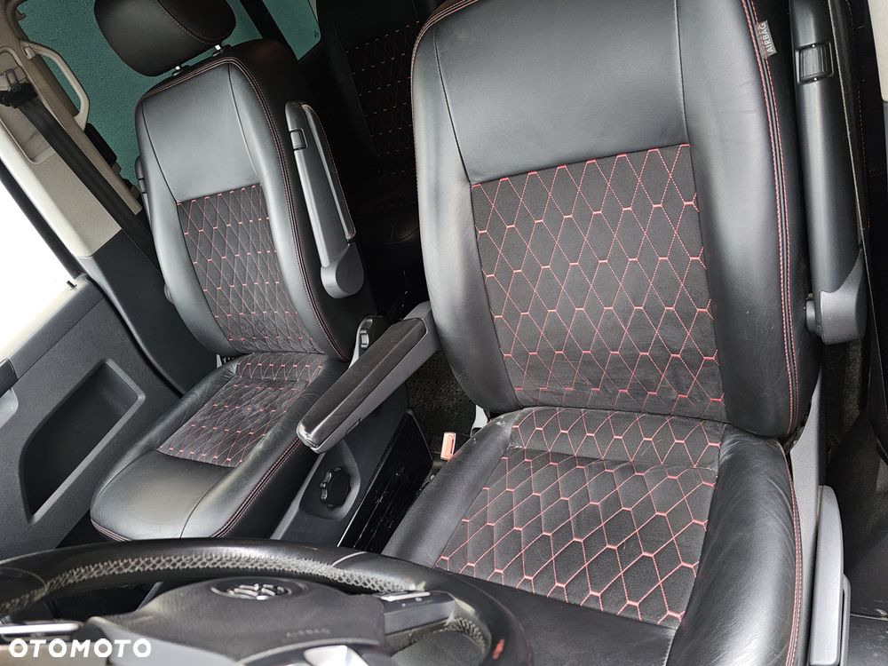 Volkswagen Caravelle - 8