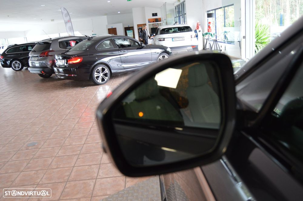 Land Rover Range Rover Velar 3.0 D R-Dynamic HSE - 29