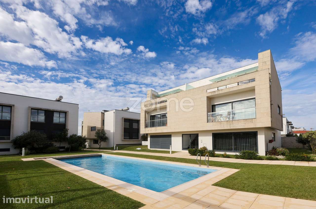 Apartamento T2+1 Duplex em Cond. Fechado com Piscina Cepães, Espose... - Grande imagem: 2/49