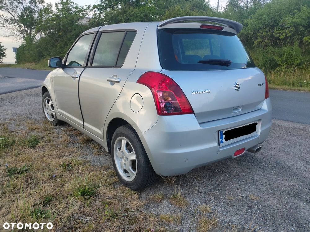 Suzuki Swift 2009 photo 4
