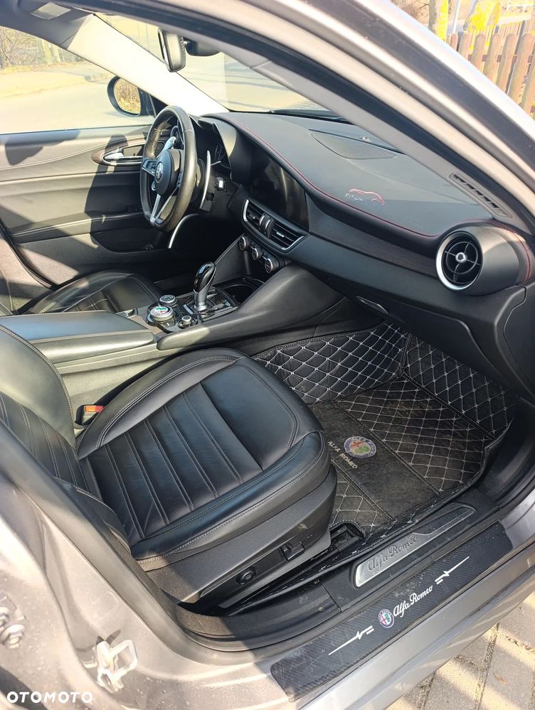 Alfa Romeo Giulia 2.0 Turbo 16V AT8 Veloce - 6