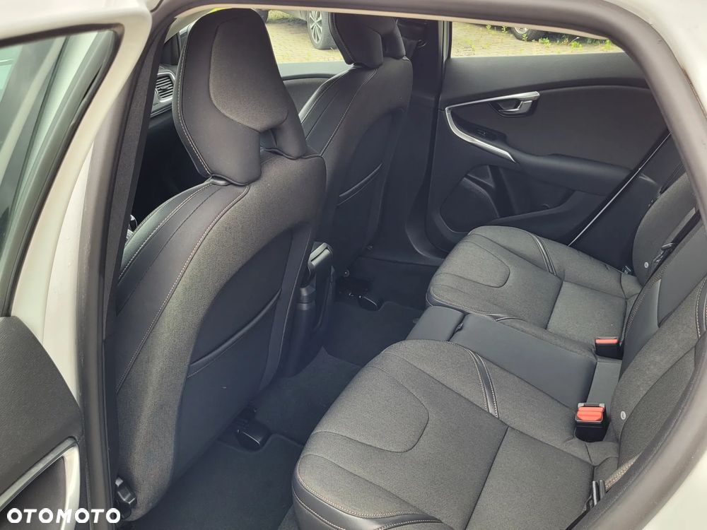 Volvo V40 Cross Country D2 Momentum - 26