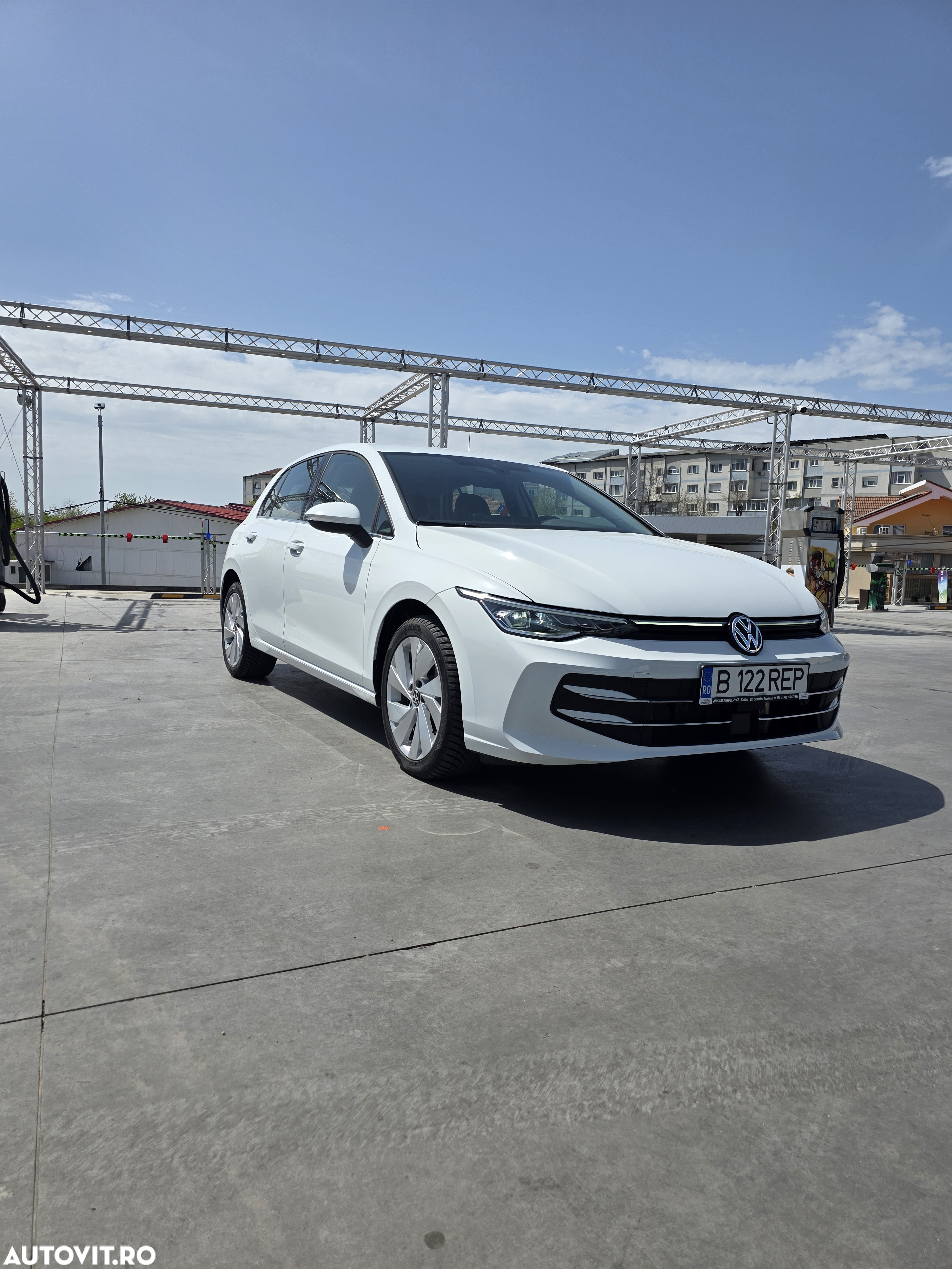 Volkswagen Golf - 2